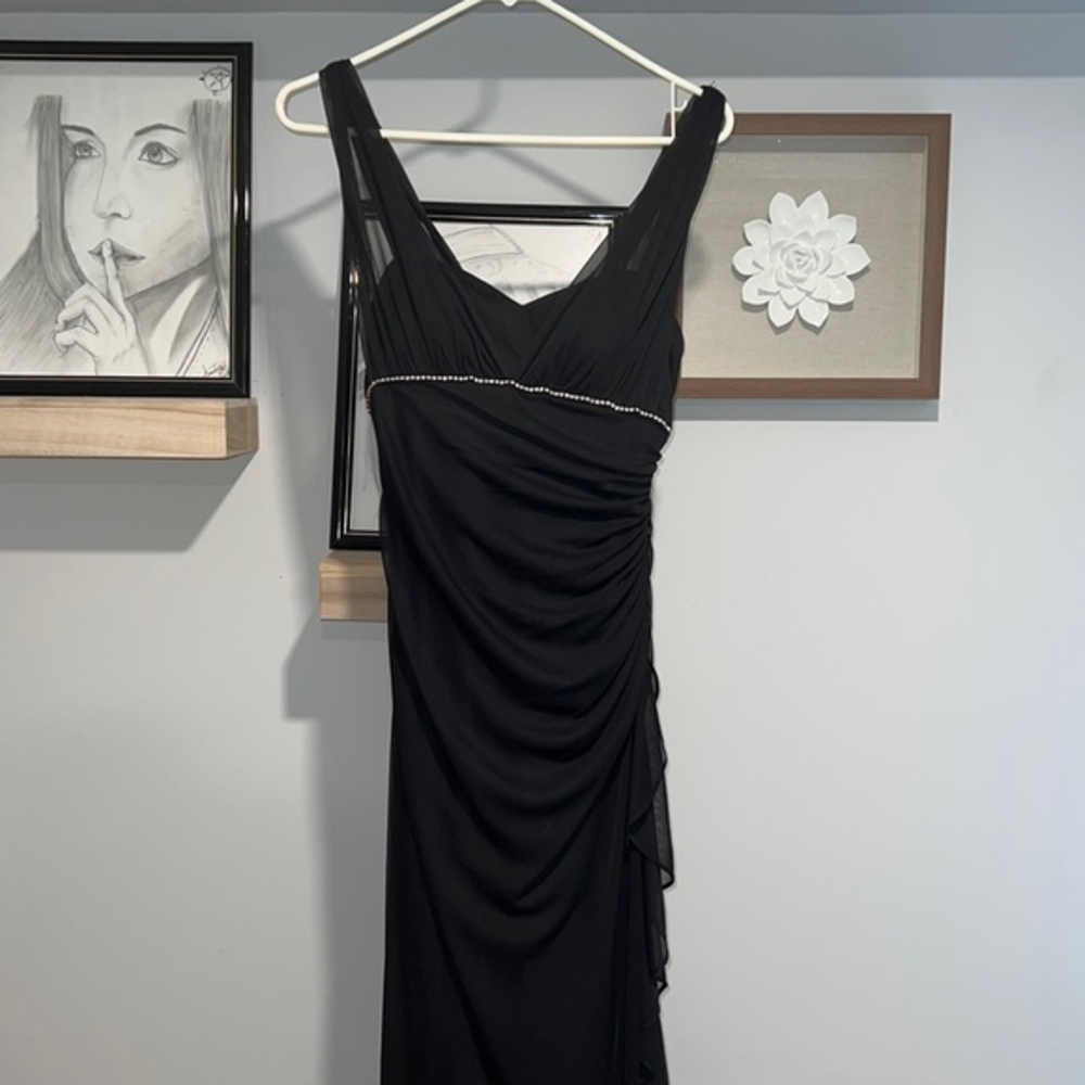 Betsy and‎ Adam by Linda bernell black formal dress